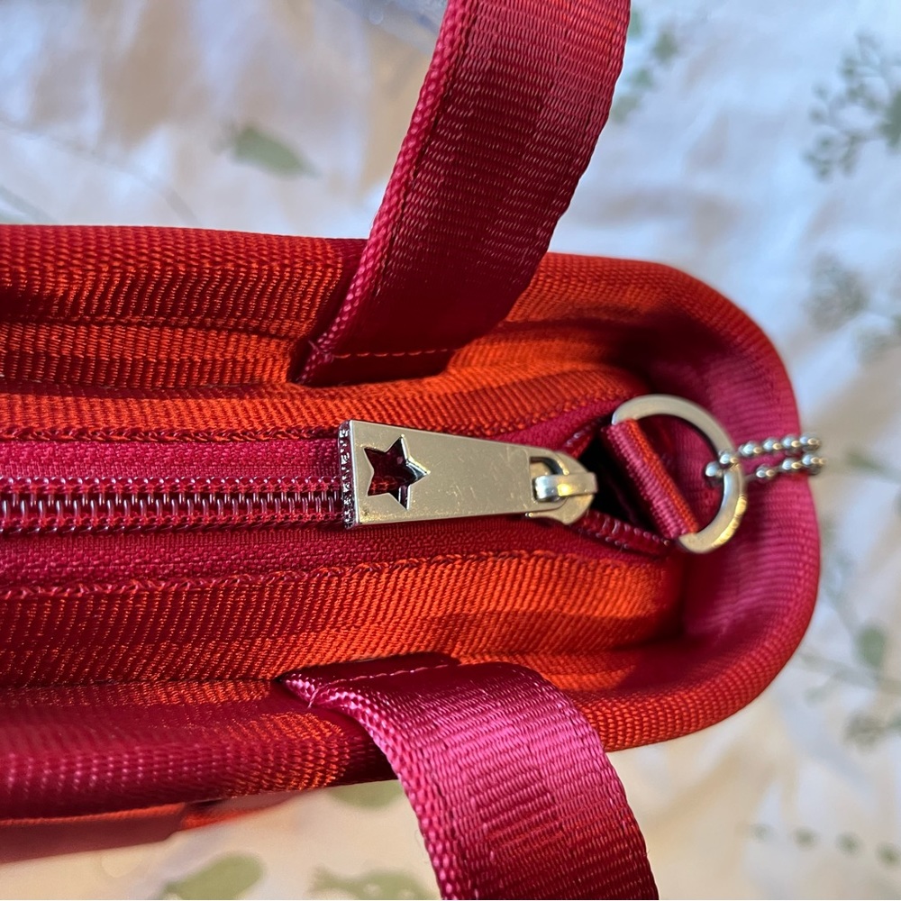 Harvey’s seatbelt bag. Red. Medium tote. Very clean. - Picture 7 of 9